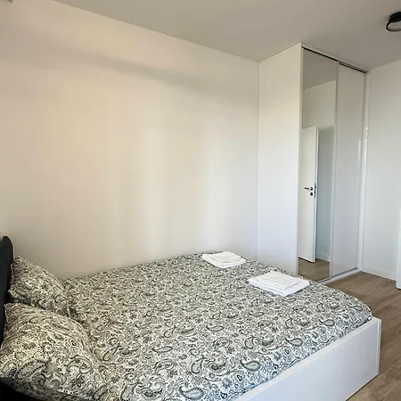 Near Chopin Airport شقة *